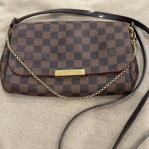 Authentic Louis Vuitton Damier Favorite PM Purse with red interior! COA included